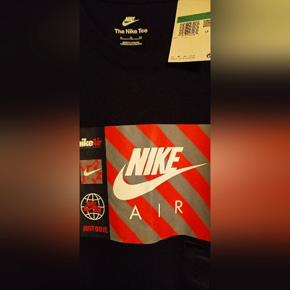 MEN'S XL NIKE AIR BRAND TEE BLACK & RED WITH TAG NEVER WORN. - Picture 2 of 3